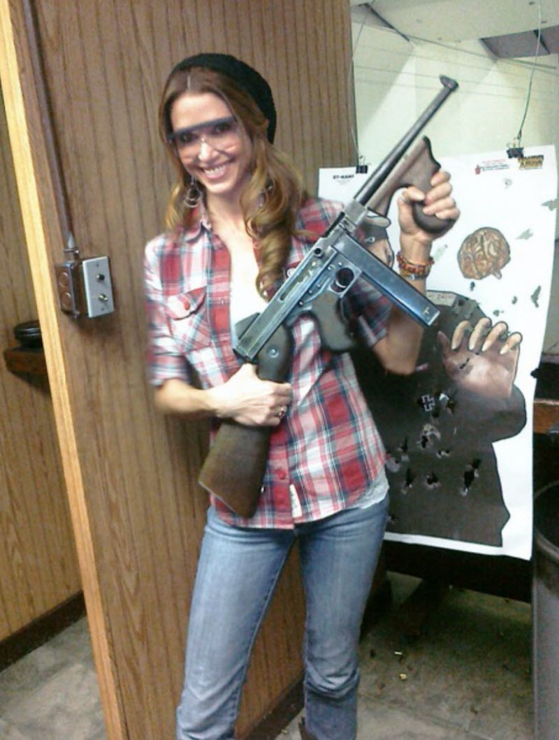 Горячие девушки с оружием