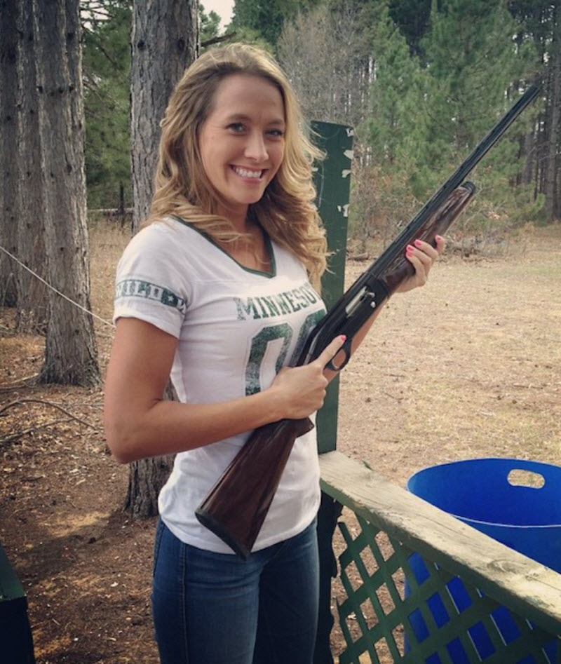 Горячие девушки с оружием