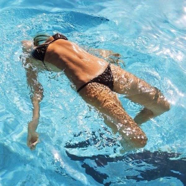 Мокрые девушки