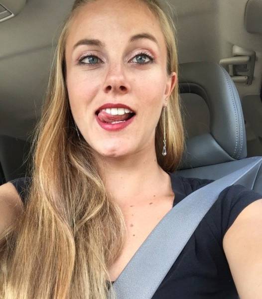 Девушки дурачатся