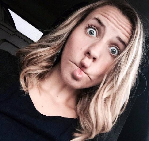 Девушки дурачатся