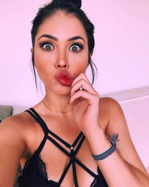 Девушки дурачатся