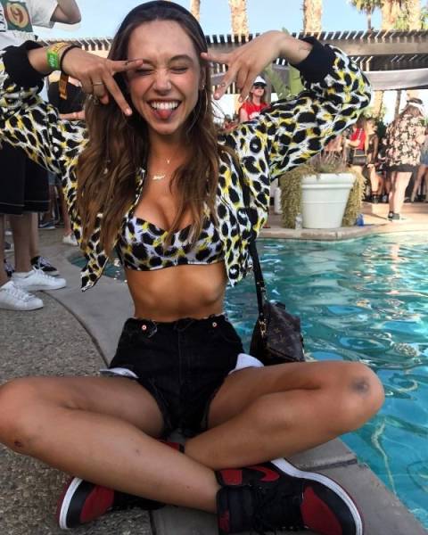 Девушки дурачатся