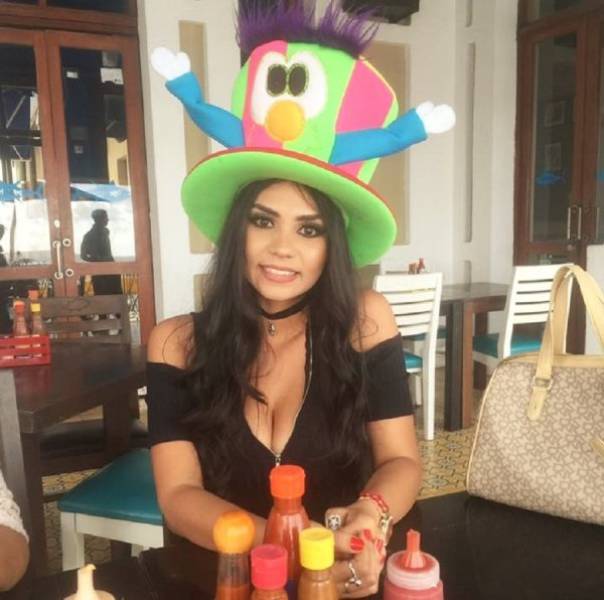 Девушки дурачатся