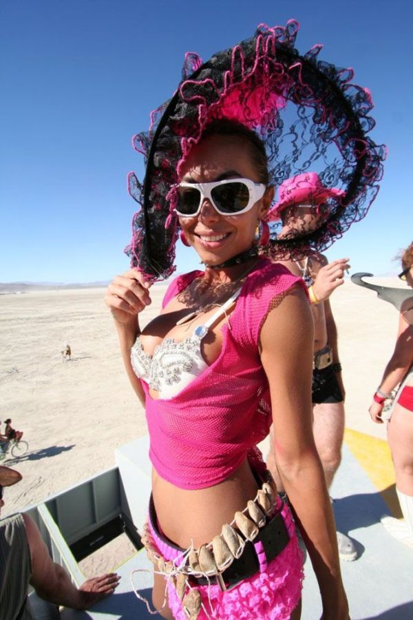Девушки с фестиваля Burning Man (25 фото)