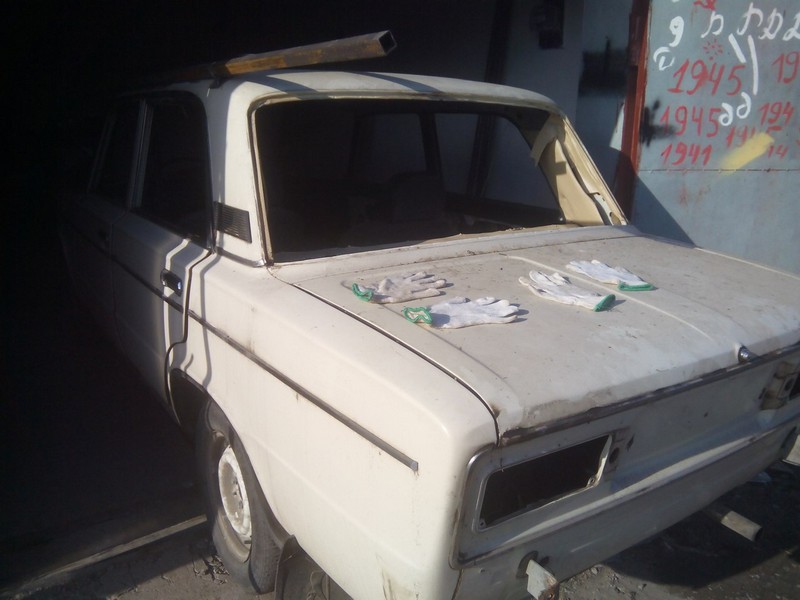 Житель Таганрога превратил ВАЗ-2106 в самодельный танк и выставил на продажу