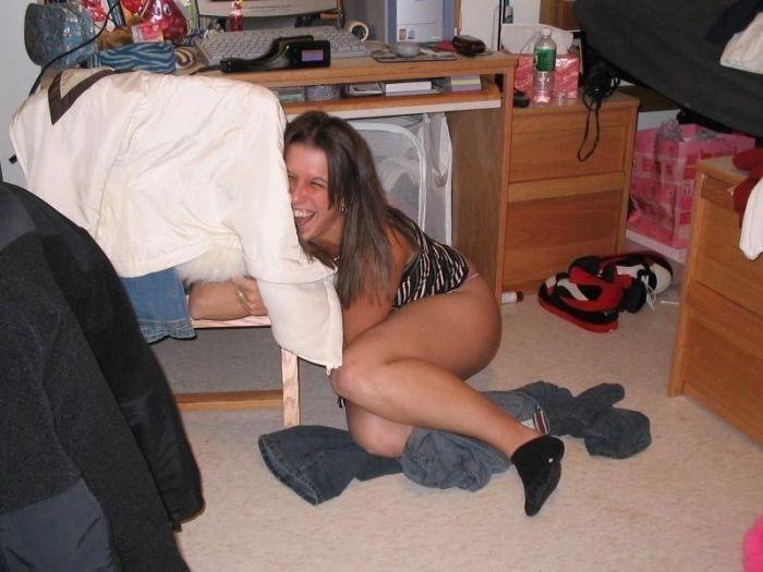 Очень стеснительные девушки (20 фото)