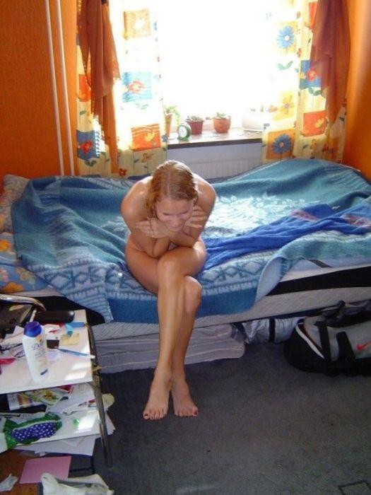 Очень стеснительные девушки (20 фото)