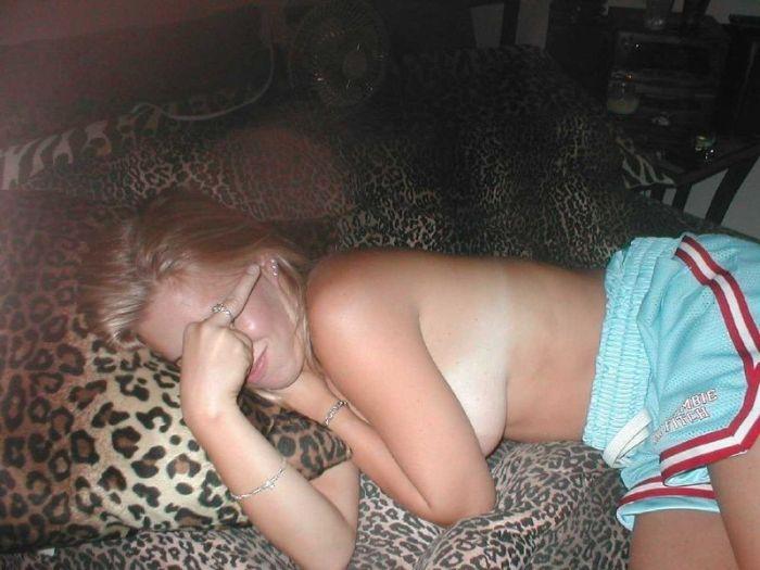 Очень стеснительные девушки (20 фото)