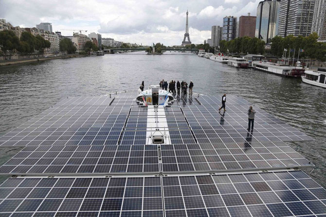 Самое большое в мире судно на солнечных батареях