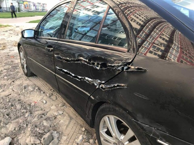 Автомобиль со странными "царапинами"