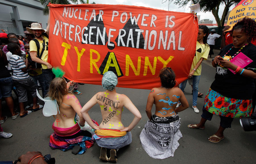 Как обнажаются в знак протеста