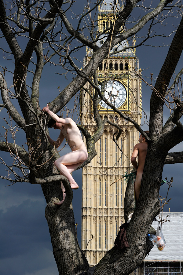 Как обнажаются в знак протеста