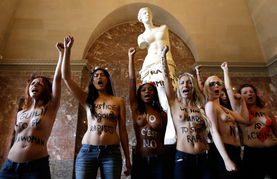 Как обнажаются в знак протеста