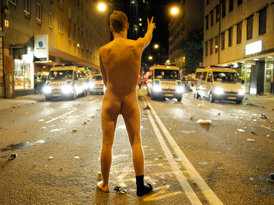 Как обнажаются в знак протеста