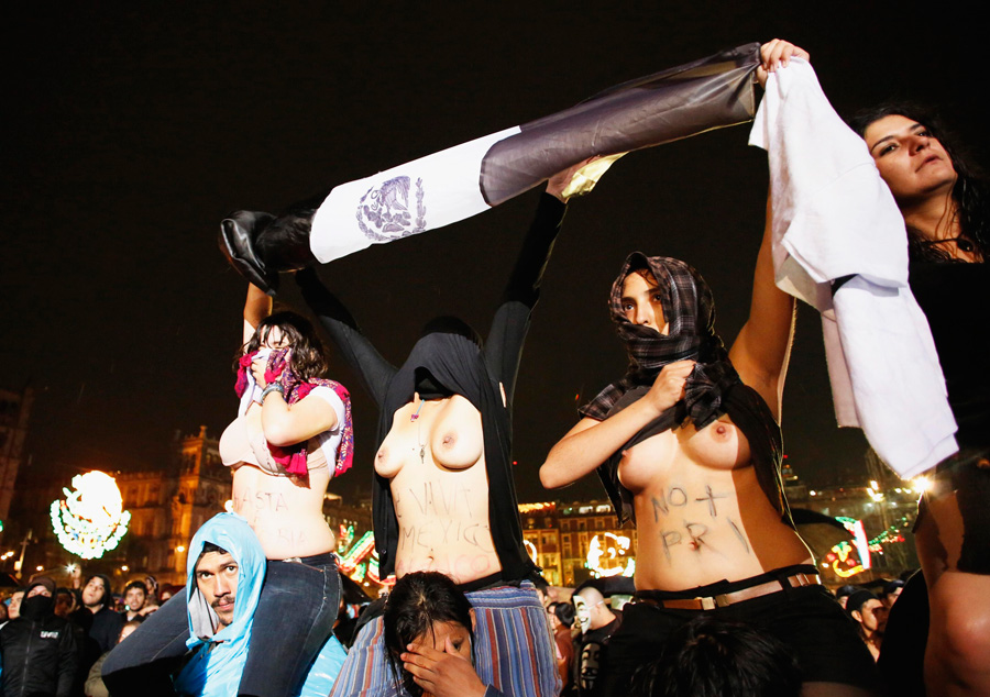 Как обнажаются в знак протеста