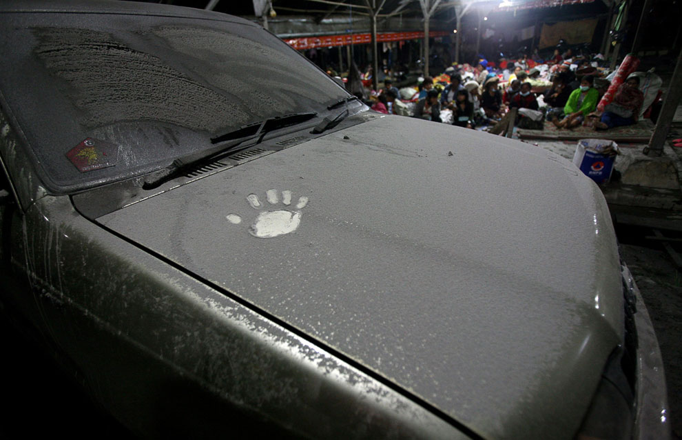 Извержение вулкана Синабунг на Суматре Извержение вулкана Синабунг на Суматре