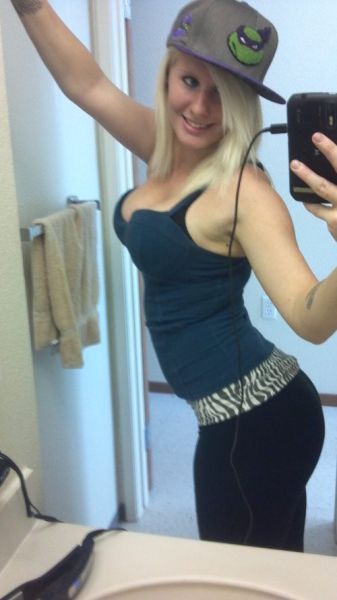 Девушки, которым трудно смотреть в глаза (57 фото)