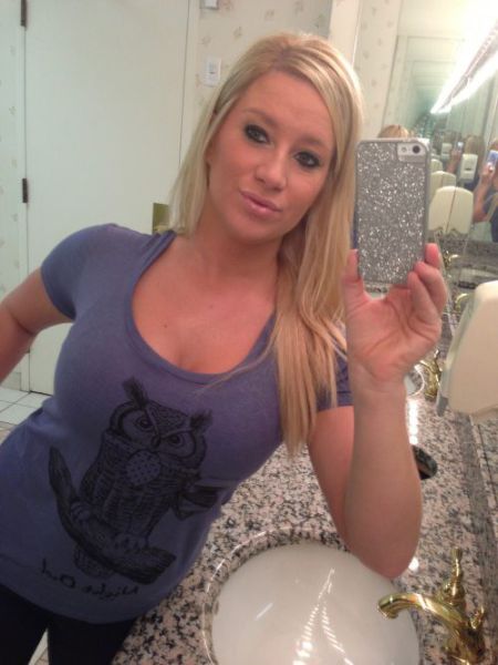 Девушки, которым трудно смотреть в глаза (57 фото)