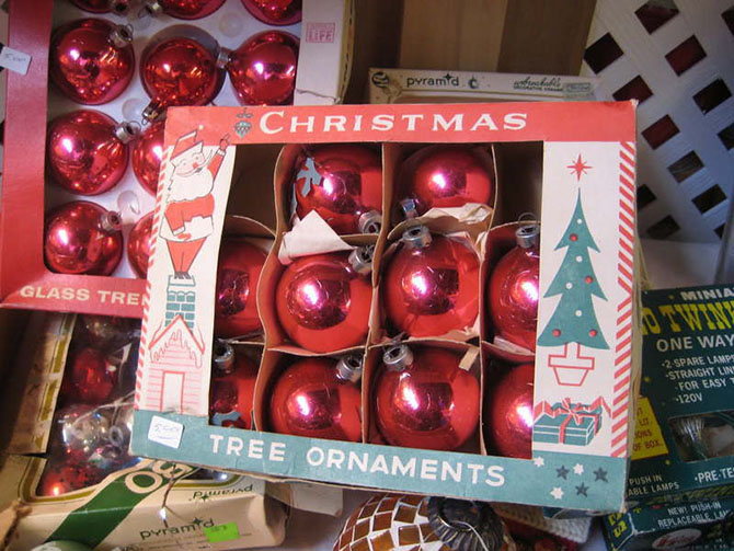 Чем украшали елки 20 лет назад