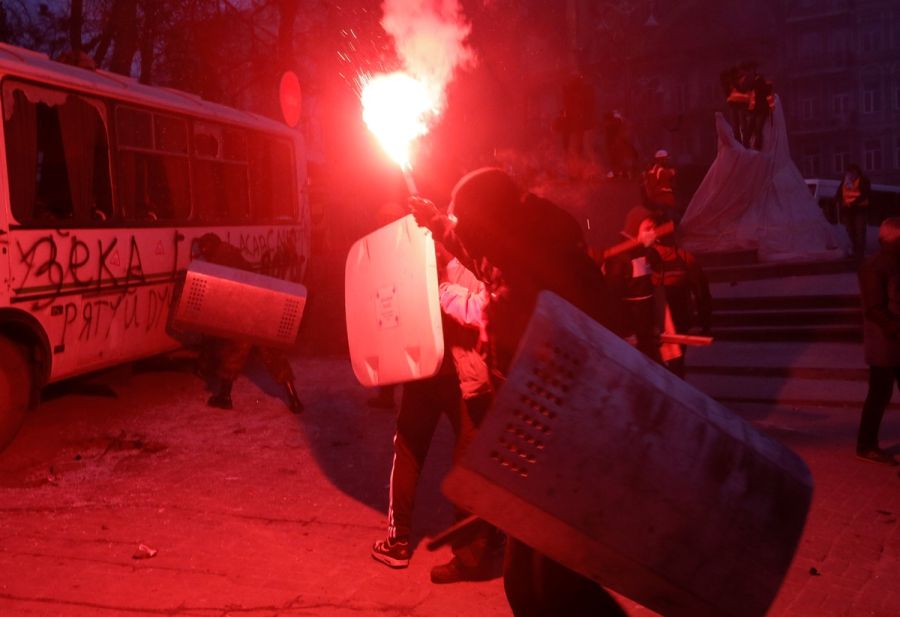 Новые столкновения на Украине (15 фото)