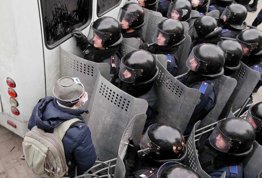 Новые столкновения на Украине (15 фото)