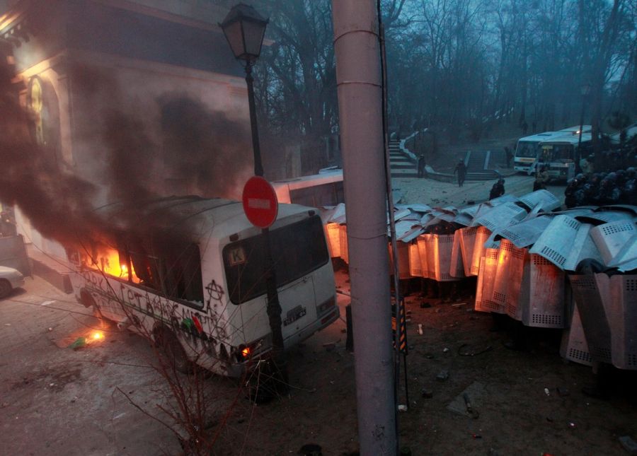 Новые столкновения на Украине (15 фото)