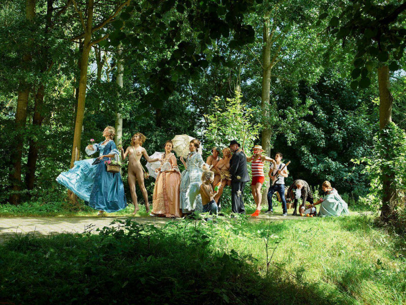 Фотосюжеты с эротическим уклоном