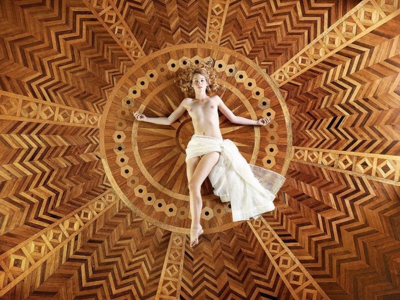 Фотосюжеты с эротическим уклоном