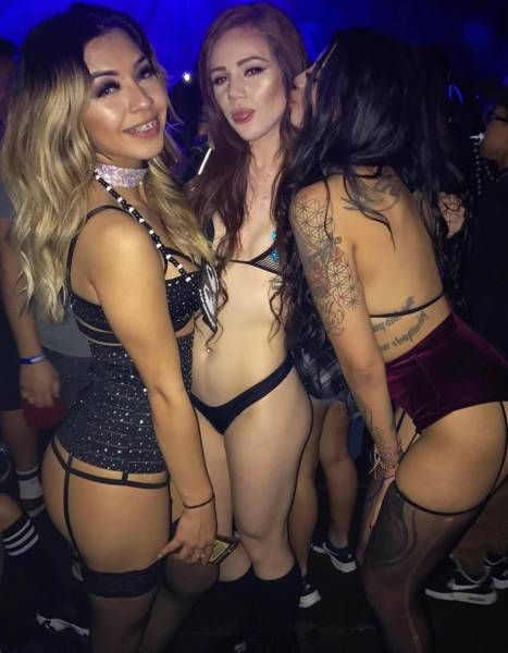 Забавные девушки