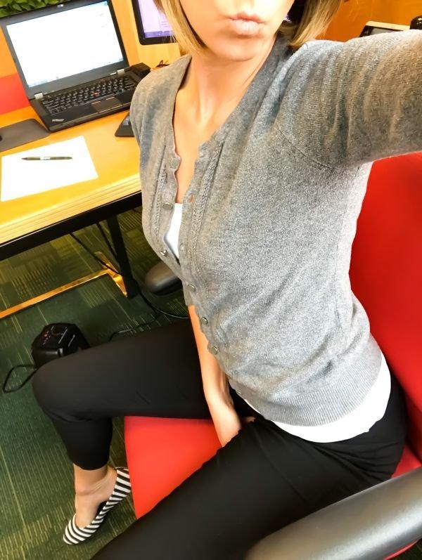 Девушки, которым скучно на работе