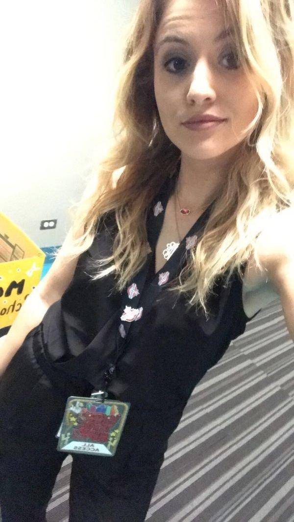 Девушки, которым скучно на работе