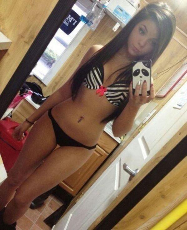 Девушки, которым скучно на работе