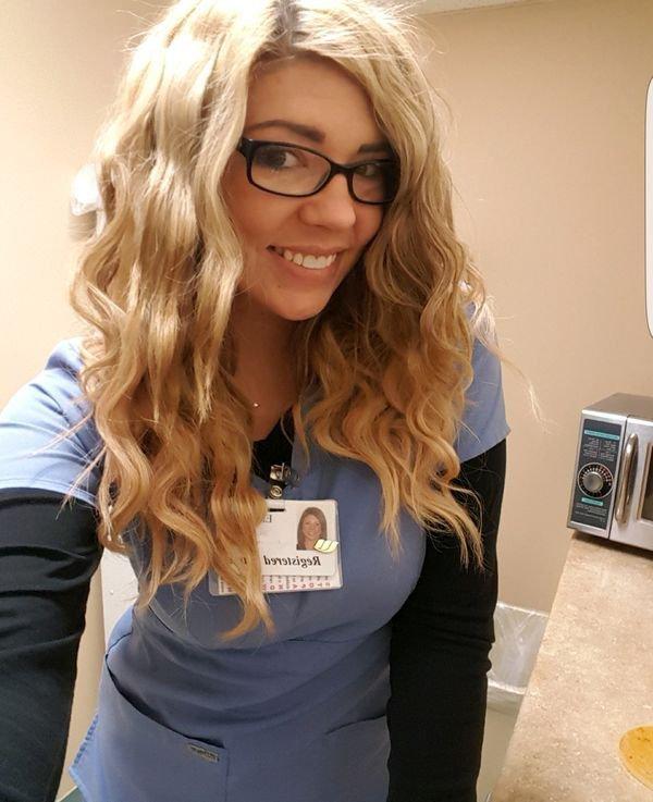 Девушки, которым скучно на работе