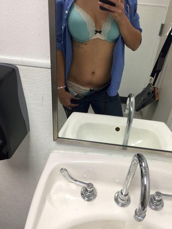 Девушки, которым скучно на работе