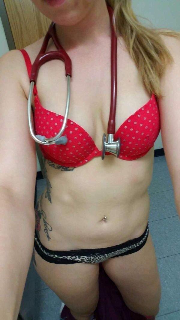 Девушки, которым скучно на работе