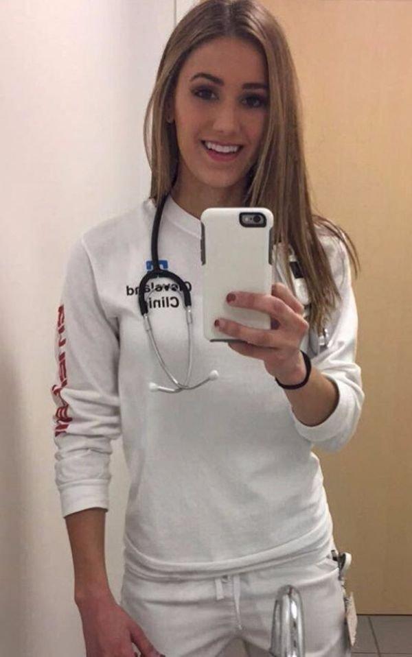 Девушки, которым скучно на работе