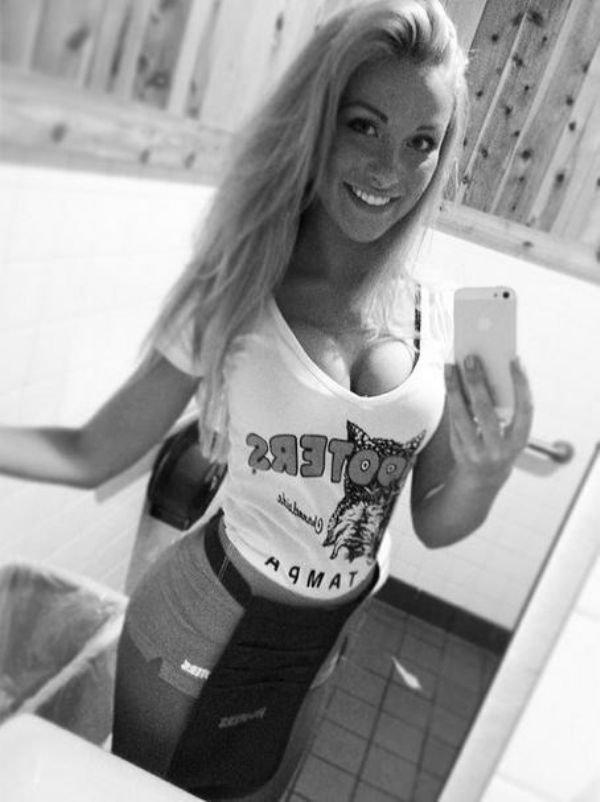 Девушки, которым скучно на работе