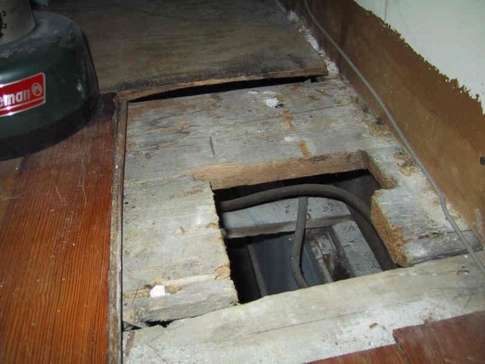 Клад под полом