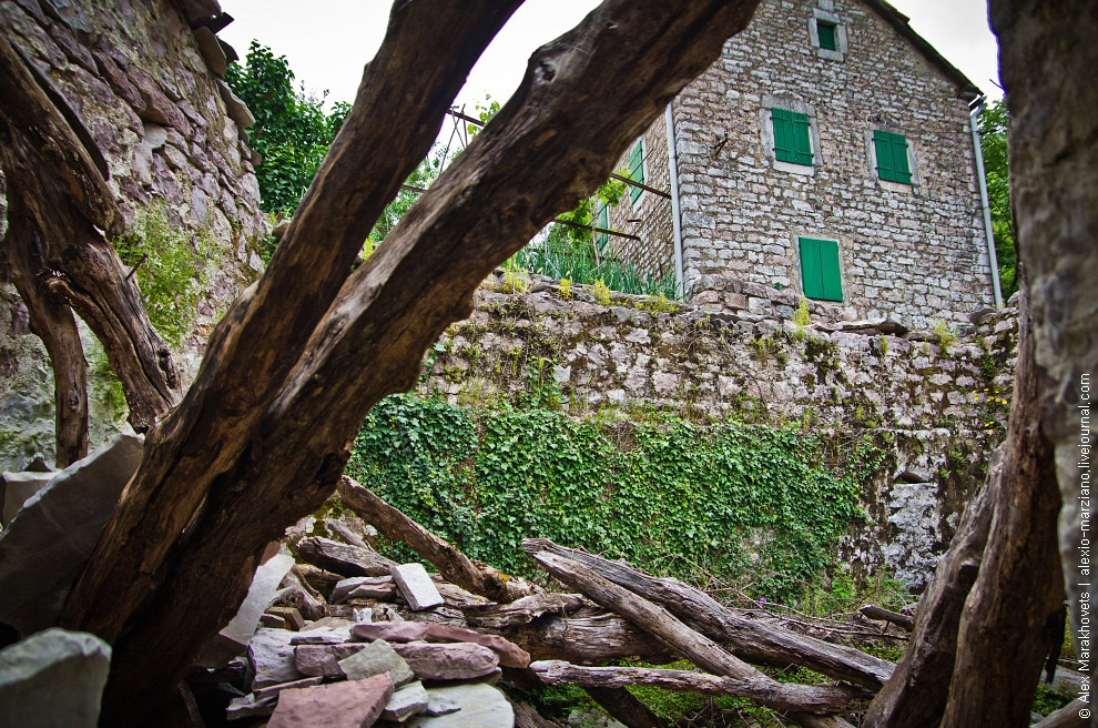 Мистические места Черногории: заброшенная деревня Gornja Lastva