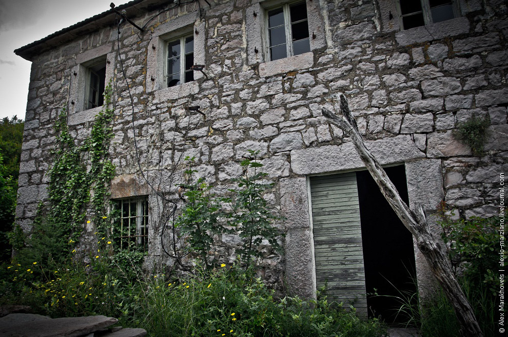 Мистические места Черногории: заброшенная деревня Gornja Lastva