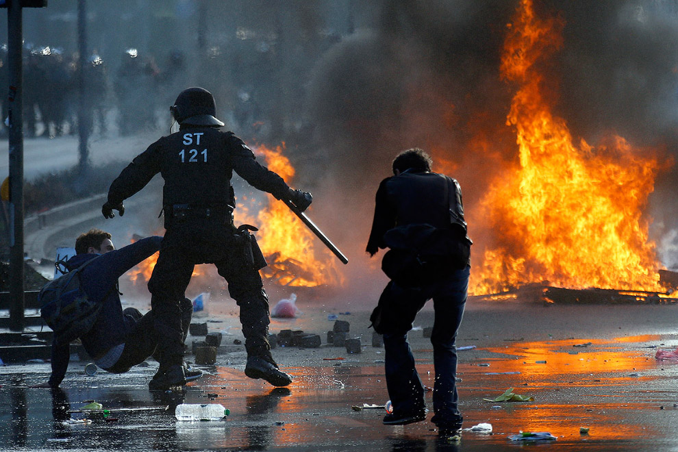 Погромы во Франкфурте-на-Майне и клоуны Погромы во Франкфурте-на-Майне и клоуны