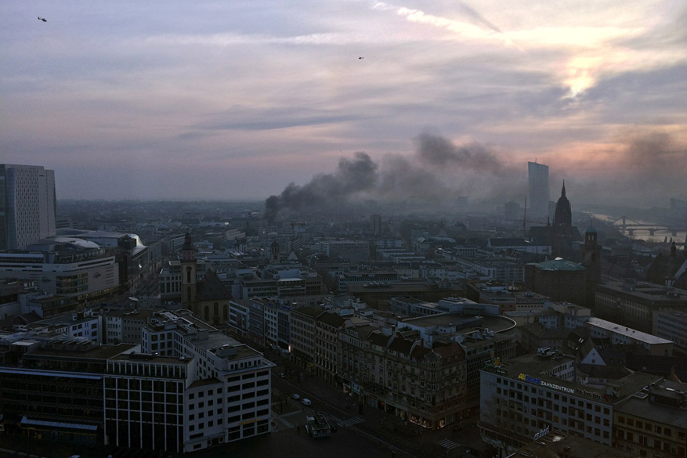 Погромы во Франкфурте-на-Майне и клоуны Погромы во Франкфурте-на-Майне и клоуны