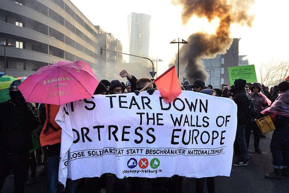 Погромы во Франкфурте-на-Майне и клоуны Погромы во Франкфурте-на-Майне и клоуны