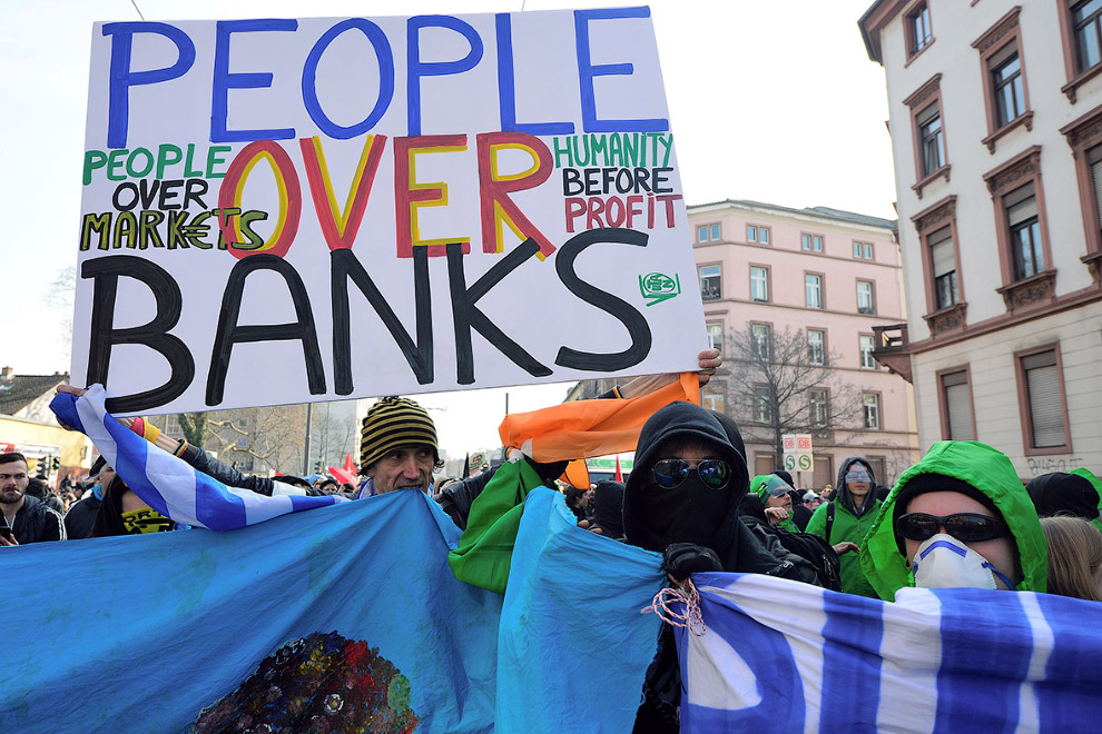 Погромы во Франкфурте-на-Майне и клоуны Погромы во Франкфурте-на-Майне и клоуны