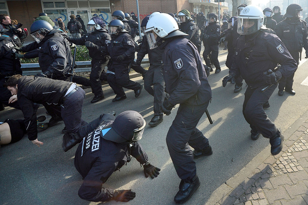 Погромы во Франкфурте-на-Майне и клоуны Погромы во Франкфурте-на-Майне и клоуны