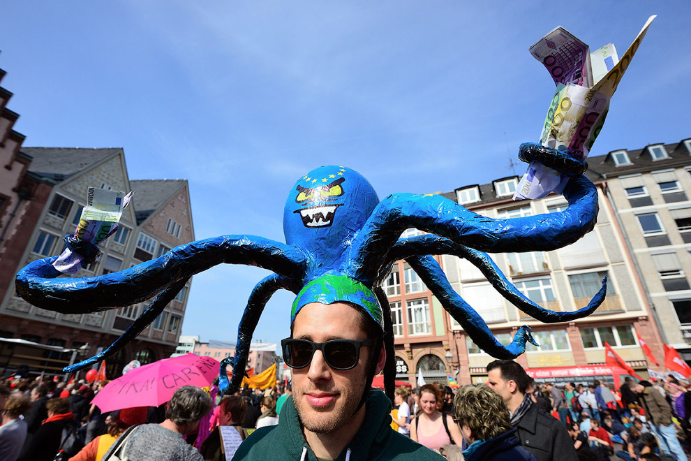 Погромы во Франкфурте-на-Майне и клоуны Погромы во Франкфурте-на-Майне и клоуны