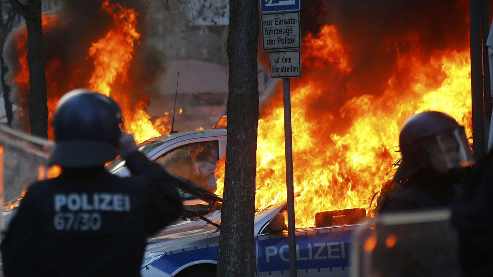 Погромы во Франкфурте-на-Майне и клоуны Погромы во Франкфурте-на-Майне и клоуны