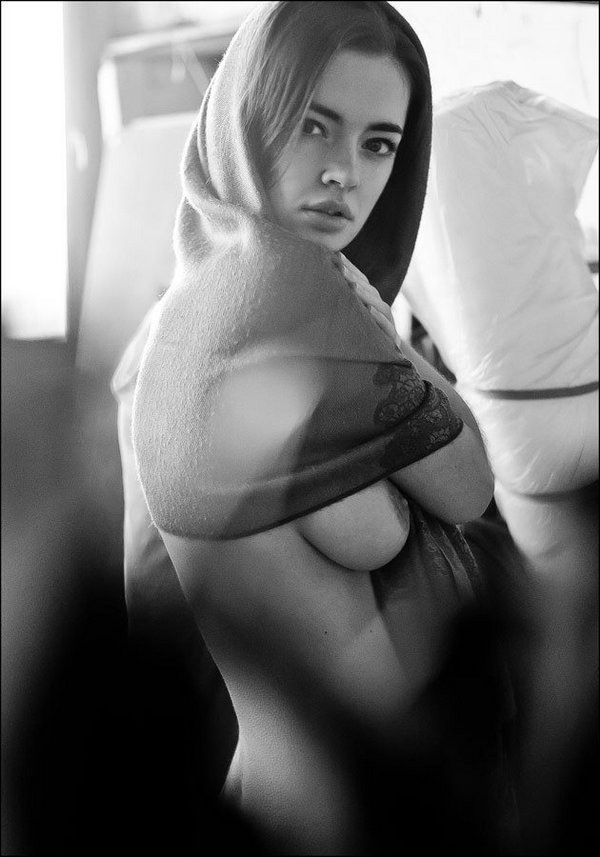 Черно-белые фотографии девушек