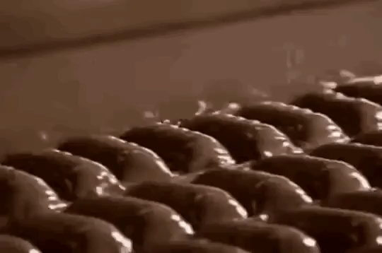 Увлекательные гифки с производства сладостей